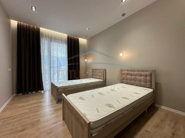 Tirane, jepet me qera apartament 2+1+Ballkon Kati 9, 114 m² 700 € (Rruga e Dibres)