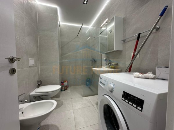 Tirane, jepet me qera apartament 2+1+Ballkon Kati 9, 114 m² 700 € (Rruga e Dibres)