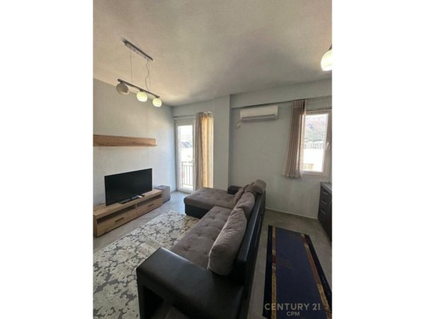 Tirane, jepet me qera apartament 1+1 Kati 9, 67 m² 500 € (Oxhaku)