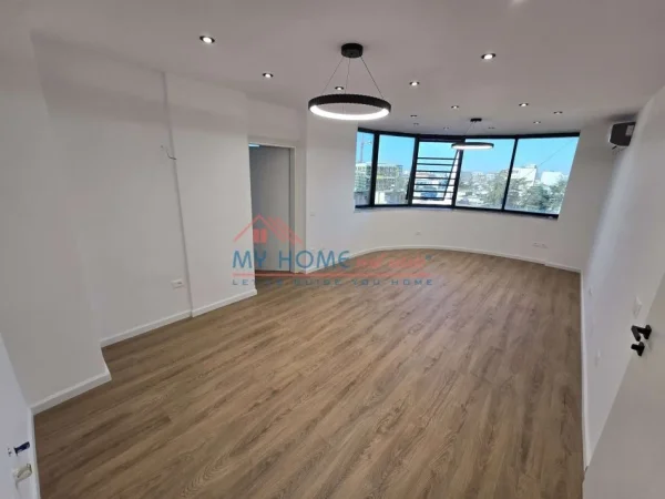 Tirane, shes apartament 2+1+Ballkon Kati 6, 84 m² 208.000 € (21 Dhjetori)