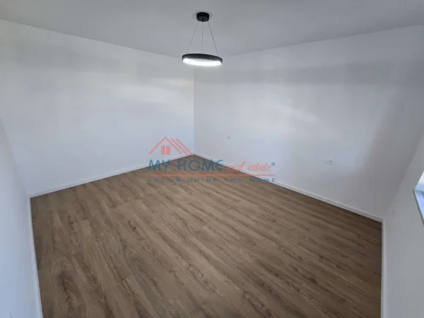 Tirane, shes apartament 2+1+Ballkon Kati 6, 84 m² 208.000 € (21 Dhjetori)