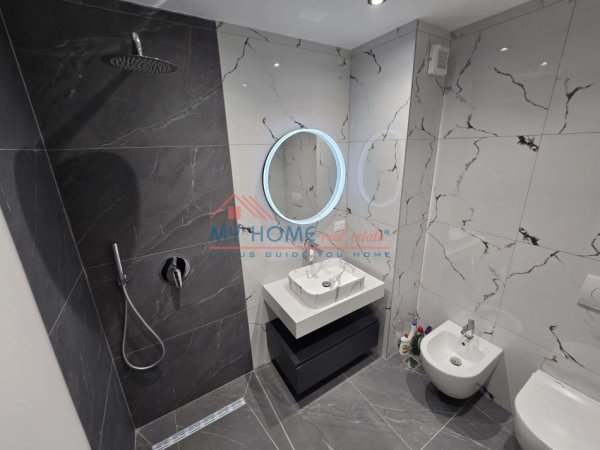 Tirane, shes apartament 2+1+Ballkon Kati 6, 84 m² 208.000 € (21 Dhjetori)