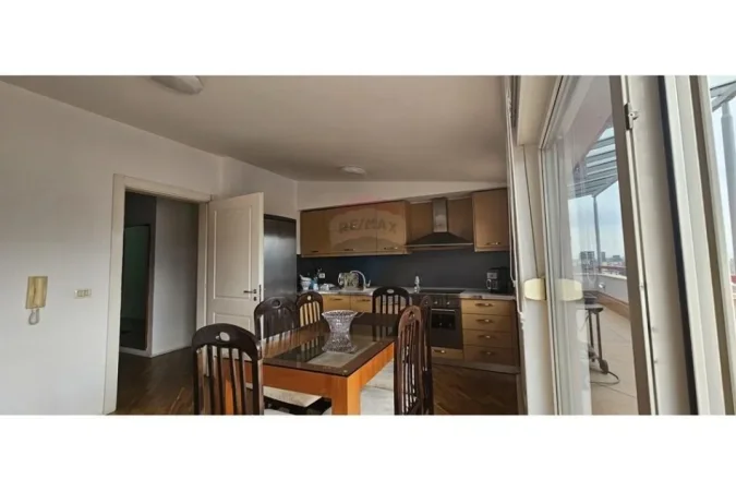 Tirane, jepet me qera apartament 2+1+Aneks+Ballkon Kati 8, 168 m² 800 € (Liqeni Thate)