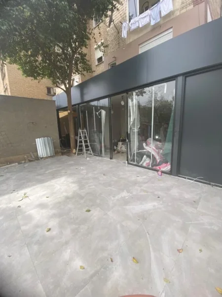 Tirane, jepet me qera ambjent biznesi Kati 0, 75 m² 2.500 € (Brryl , Rruge Kryesore)