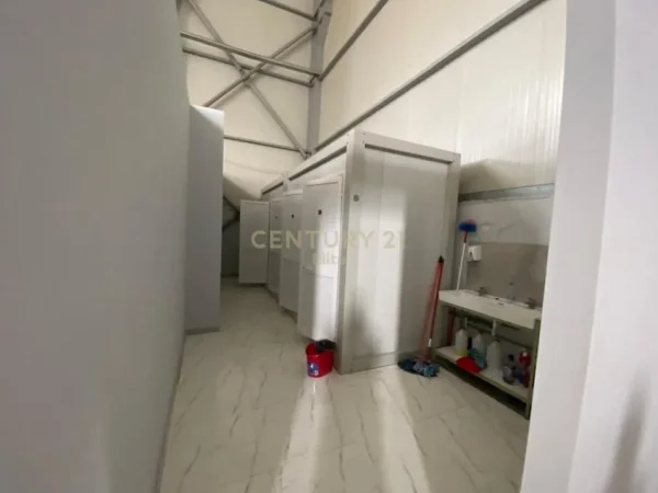 Tirane, shitet ambjent biznesi Kati 0, 2.200 m² 1.300.000 € (Autostrada Vore Tirane)