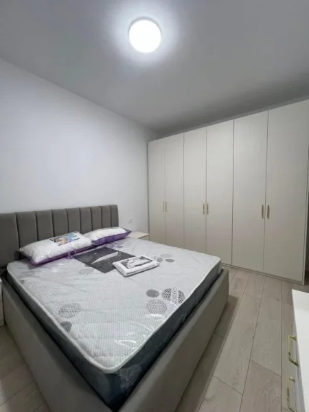 Tirane, jepet me qera apartament 2+1+Ballkon Kati 9, 100 m² 600 € (fusha aviacionit)