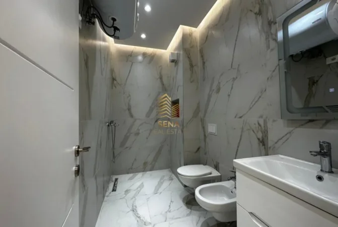 Tirane, jepet me qera apartament 2+1+Ballkon Kati 9, 110 m² 750 € (Kompleksi Arlis)