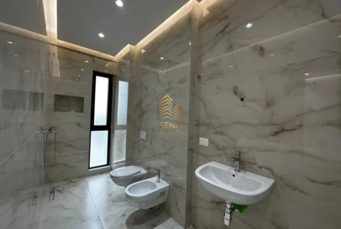 Tirane, jepet me qera apartament 2+1+Ballkon Kati 9, 110 m² 750 € (Kompleksi Arlis)