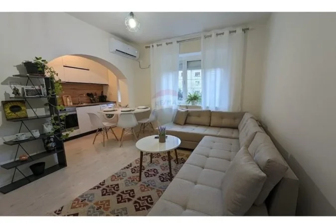 Tirane, jepet me qera apartament 1+1+Ballkon Kati 2, 48 m² 500 € (Bulevardi Zogu I)