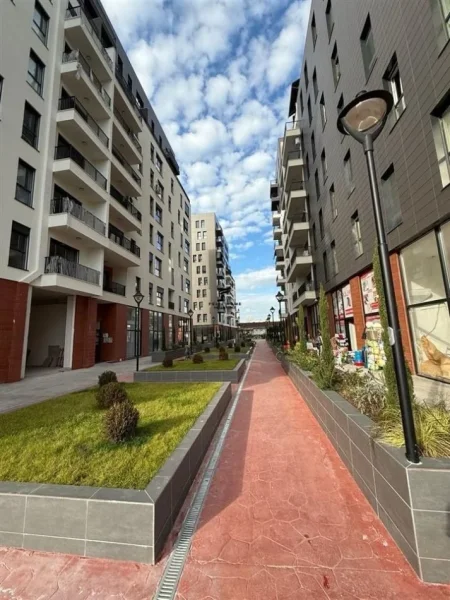 Tirane, jepet me qera ambjent biznesi Kati 9, 100 m² 400 € (DON BOSKO)