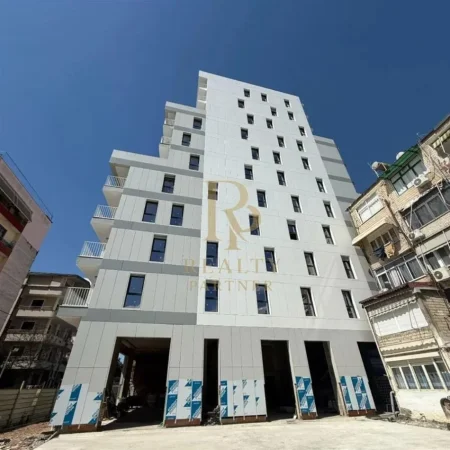 Tirane, shitet 1+1+Ballkon Kati 3, 75 m² 135.000 € (Xhmlliku)