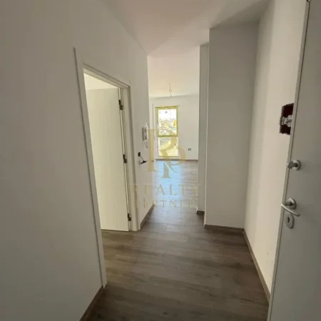 Tirane, shitet 1+1+Ballkon Kati 3, 75 m² 135.000 € (Xhmlliku)