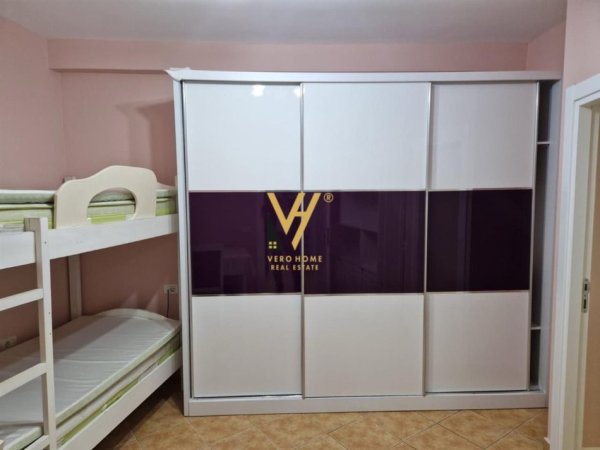 Tirane, jepet me qera apartament 3+1+Ballkon Kati 5, 105 m² 800 € (zogu i zi)