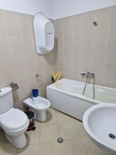 Tirane, jepet me qera apartament 3+1+Ballkon Kati 5, 105 m² 800 € (zogu i zi)