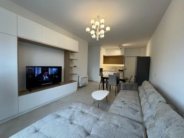 Tirane, jepet me qera apartament 2+1 Kati 4, 100 m² 650 € (porcelan)
