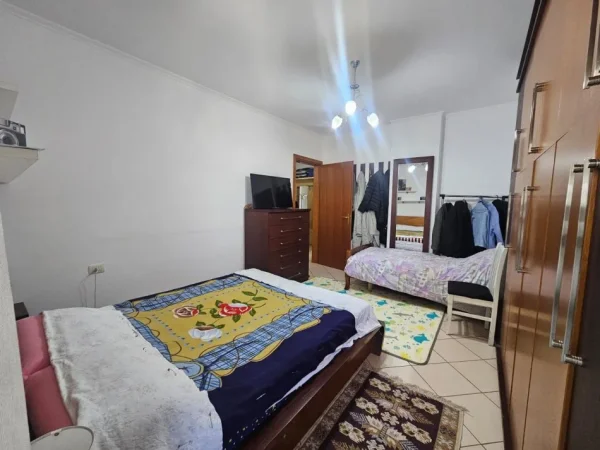 Tirane, shitet apartament 1+1 Kati 4, 74 m² 160.000 € (Rruga kavajes)