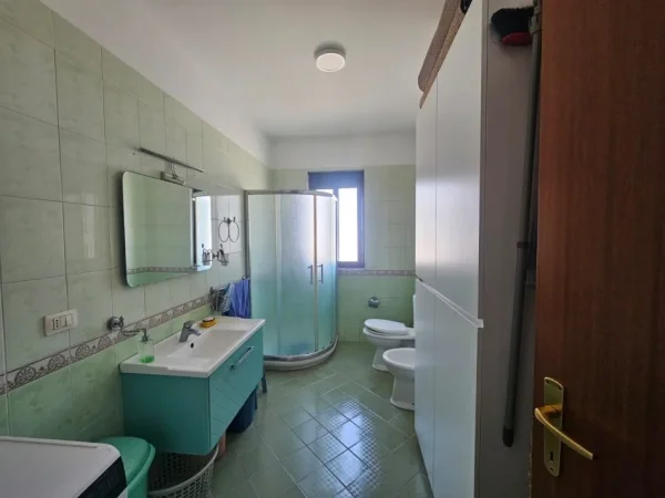 Tirane, shitet apartament 1+1 Kati 4, 74 m² 160.000 € (Rruga kavajes)