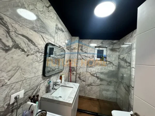 Tirane, shitet apartament 1+1 Kati 10, 65 m² 175.000 € (Komuna e Parisit)