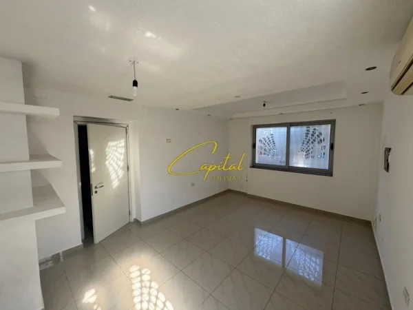 Tirane, jepet me qera zyre Kati 1, 100 m² 800 € (RRUGA E BOGDANEVE)