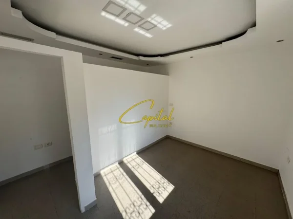 Tirane, jepet me qera zyre Kati 1, 100 m² 800 € (RRUGA E BOGDANEVE)