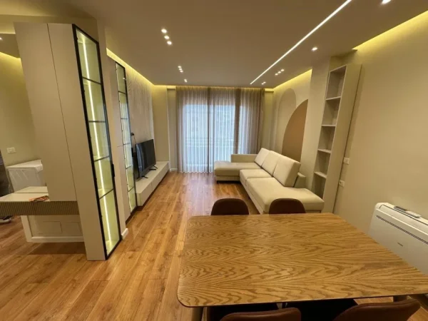 Tirane, jepet me qera apartament 1+1+Ballkon , 80 m² 800 € (SHKOLLA E KUQE)