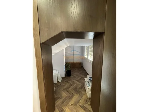 Tirane, jepet me qera zyre Kati 7, 59 m² 600 € (Kompleksi Golden Park)