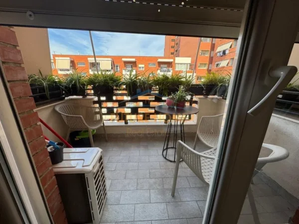 Tirane, jepet me qera zyre Kati 7, 59 m² 600 € (Kompleksi Golden Park)