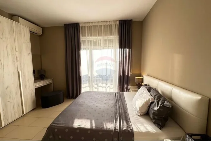Tirane, jepet me qera apartament 1+1 Kati 5, 85 m² 800 € (Rr. Myslym Shyri)