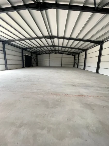 Tirane, jepet me qera magazine , 640 m² 2.500 € (Rinas)