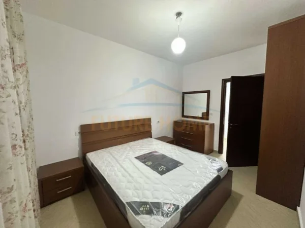 Tirane, jepet me qera apartament 2+1+Ballkon Kati 8, 81 m² 450 € (Unaza e re)