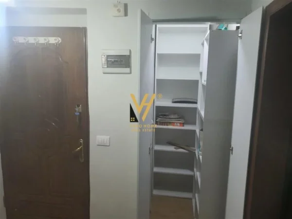 Tirane, jepet me qera apartament 2+1+Ballkon Kati 2, 65 m² 750 € (BLLOKU)