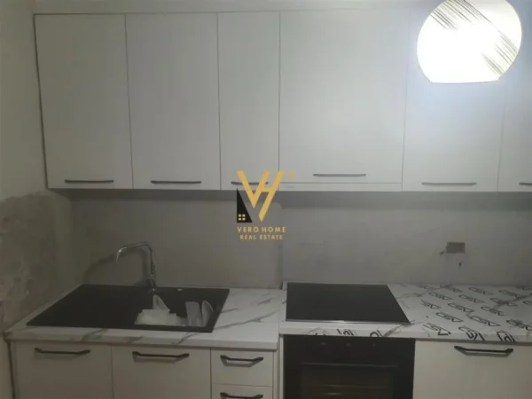 Tirane, jepet me qera apartament 2+1+Ballkon Kati 2, 65 m² 750 € (BLLOKU)