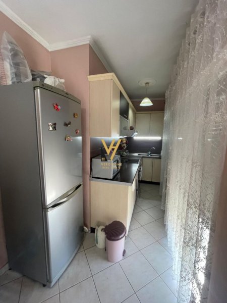 Tirane, jepet me qera apartament 2+1+Ballkon Kati 5, 100 m² 850 € (LAPRAKE)