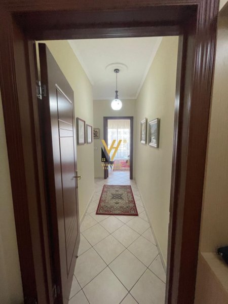 Tirane, jepet me qera apartament 2+1+Ballkon Kati 5, 100 m² 850 € (LAPRAKE)