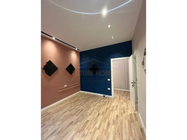 Tirane, jepet me qera zyre Kati 7, 106 m² 1.200 € (Square 21)