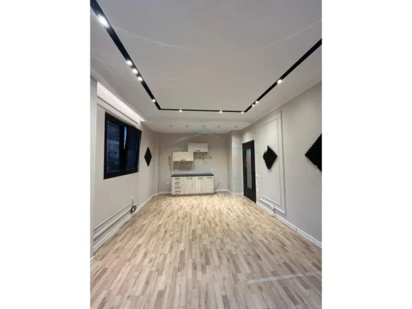 Tirane, jepet me qera zyre Kati 7, 106 m² 1.200 € (Square 21)