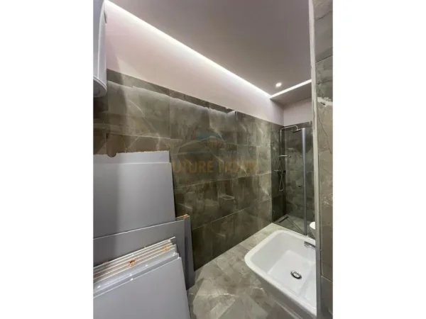 Tirane, jepet me qera zyre Kati 7, 106 m² 1.200 € (Square 21)