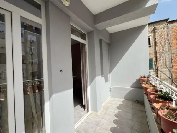 Tirane, shitet Vile 3 Katshe Kati 3, 200 m² 450.000 € (Rruga Mihal Grameno,Shkolla e Baletit)