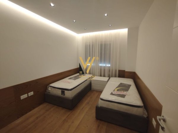 Tirane, jepet me qera apartament 2+1+Ballkon Kati 3, 120 m² 1.300 € (KODRA E DIELLIT)