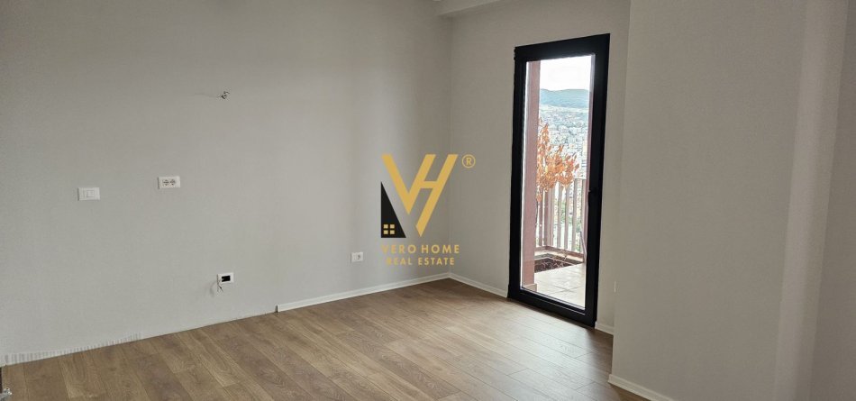 Tirane, jepet me qera zyre Kati 19, 160 m² 2.000 € (RRUGA E KAVAJES)