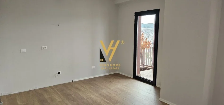 Tirane, jepet me qera zyre Kati 19, 160 m² 2.000 € (RRUGA E KAVAJES)