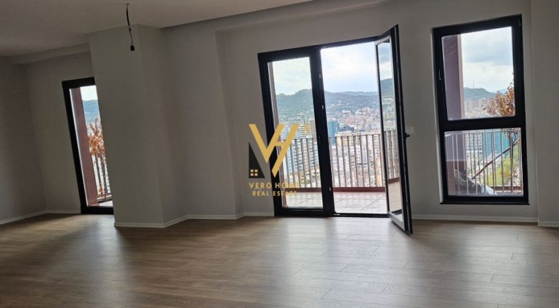 Tirane, jepet me qera zyre Kati 19, 160 m² 2.000 € (RRUGA E KAVAJES)