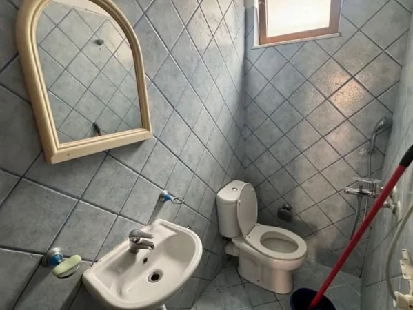 Tirane, jepet me qera shtepi 1+1 Kati 2, 70 m² 270 € (Rruga loni ligori , tirane)