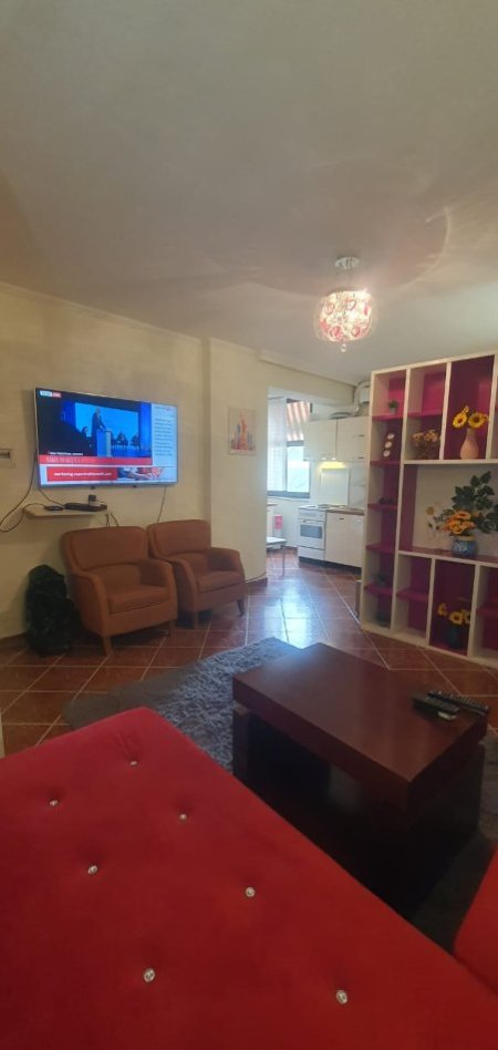 Tirane, jepet me qera apartament 1+1 Kati 4, 45 m² 400 € (stadiumi Air albania)