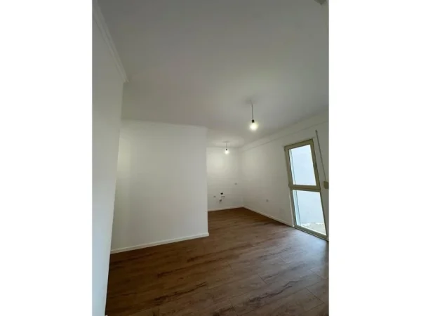 Tirane, shitet apartament 1+1 Kati 1, 43 m² 120.000 € (Rruga Mine Peza)