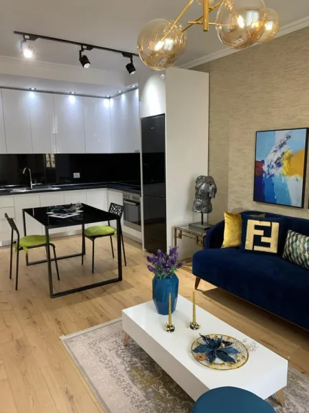 Tirane, jepet me qera apartament 2+1+Ballkon Kati 8, 98 m² 850 € (rr.Kosovarve)