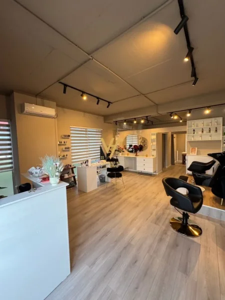 Tirane, shitet ambjent biznesi Kati 1, 72 m² (21 DHJETORI)