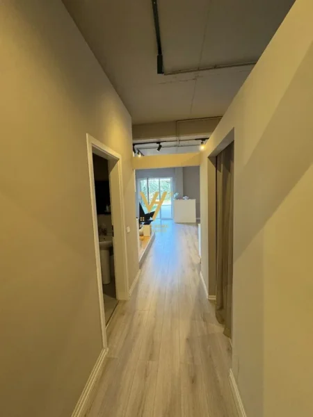 Tirane, shitet ambjent biznesi Kati 1, 72 m² (21 DHJETORI)