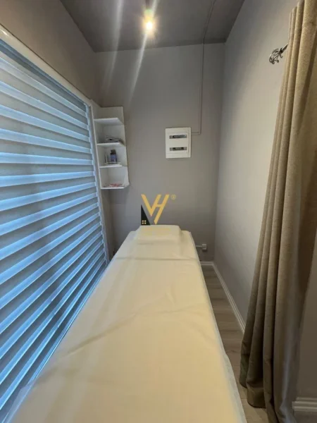 Tirane, shitet ambjent biznesi Kati 1, 72 m² (21 DHJETORI)