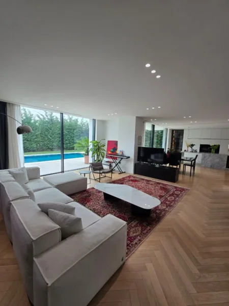 Tirane, shitet Vile 3+1 , 500 m² (Mjull Bathore)